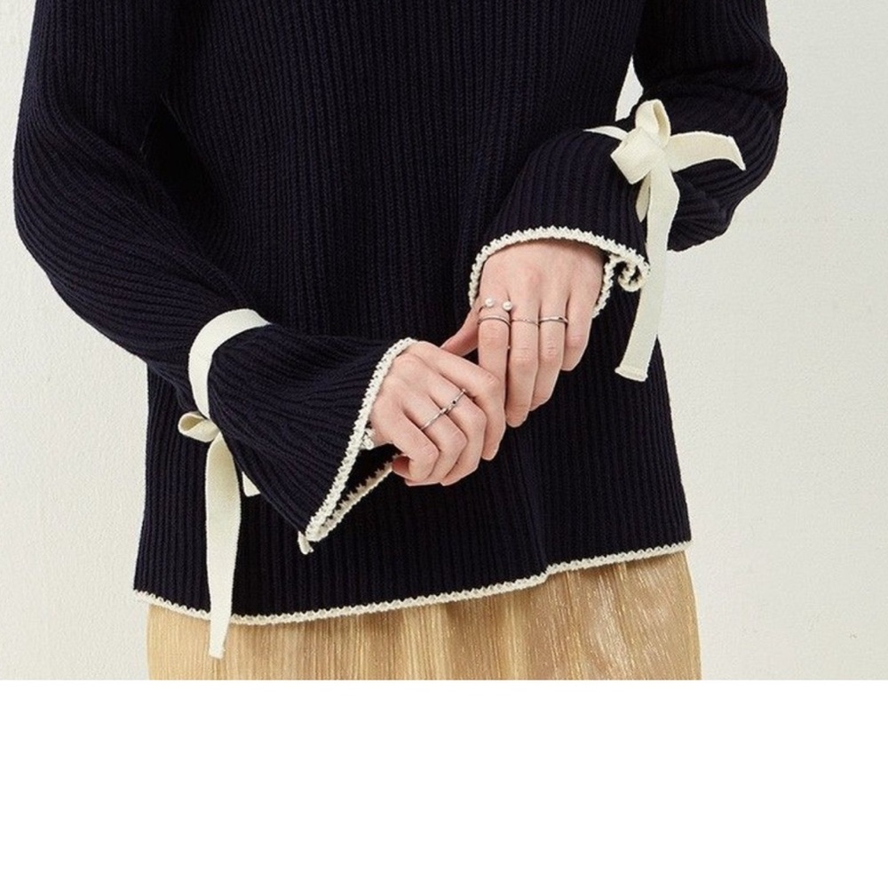 Black and cream sweater with cute ties at wrist, size large - Picture 2 of 7